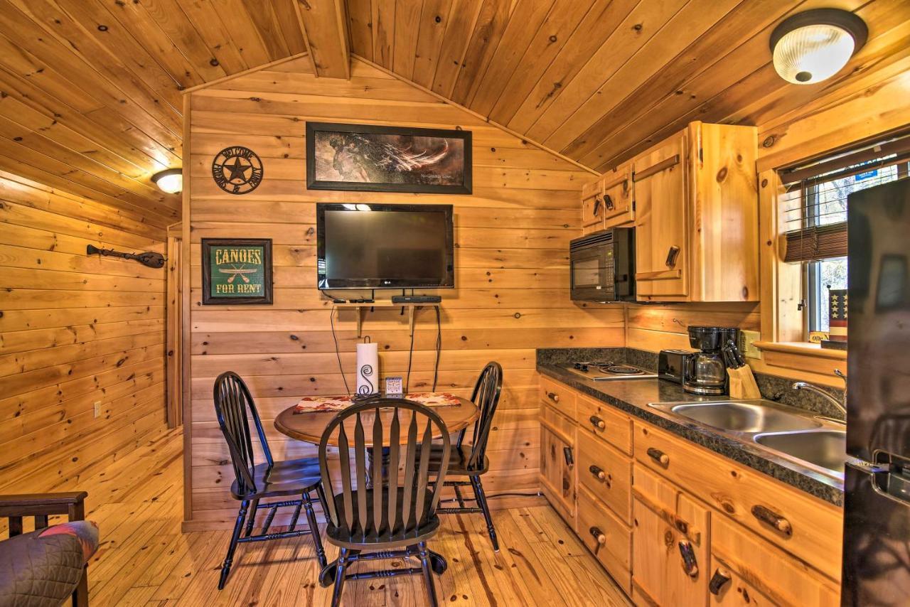 Rural Cabin Hideaway With Fire Pit And Mtn Views! Parsons Bagian luar foto