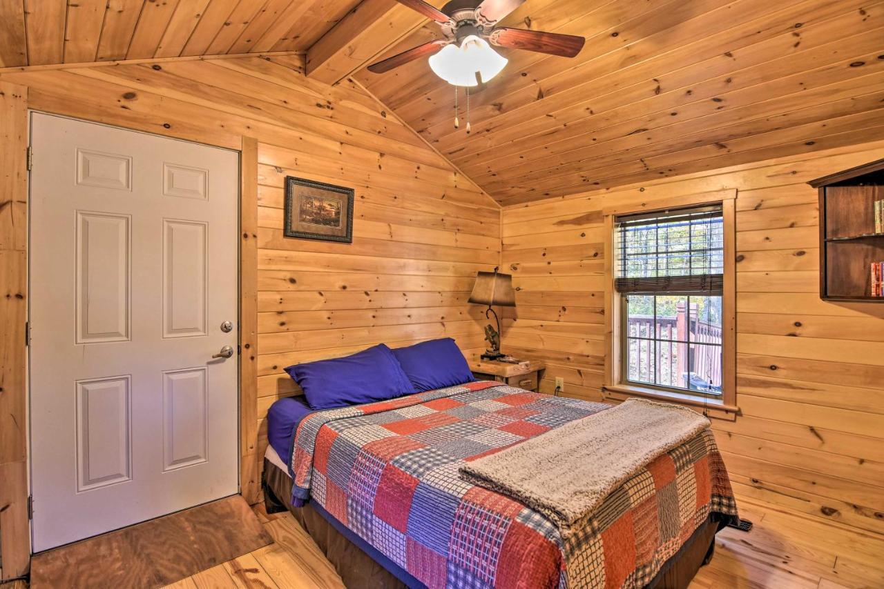 Rural Cabin Hideaway With Fire Pit And Mtn Views! Parsons Bagian luar foto