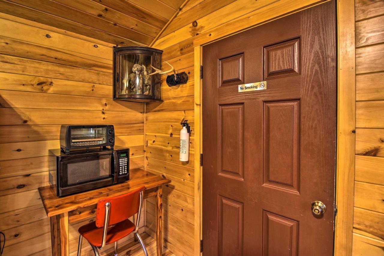 Rural Cabin Hideaway With Fire Pit And Mtn Views! Parsons Bagian luar foto