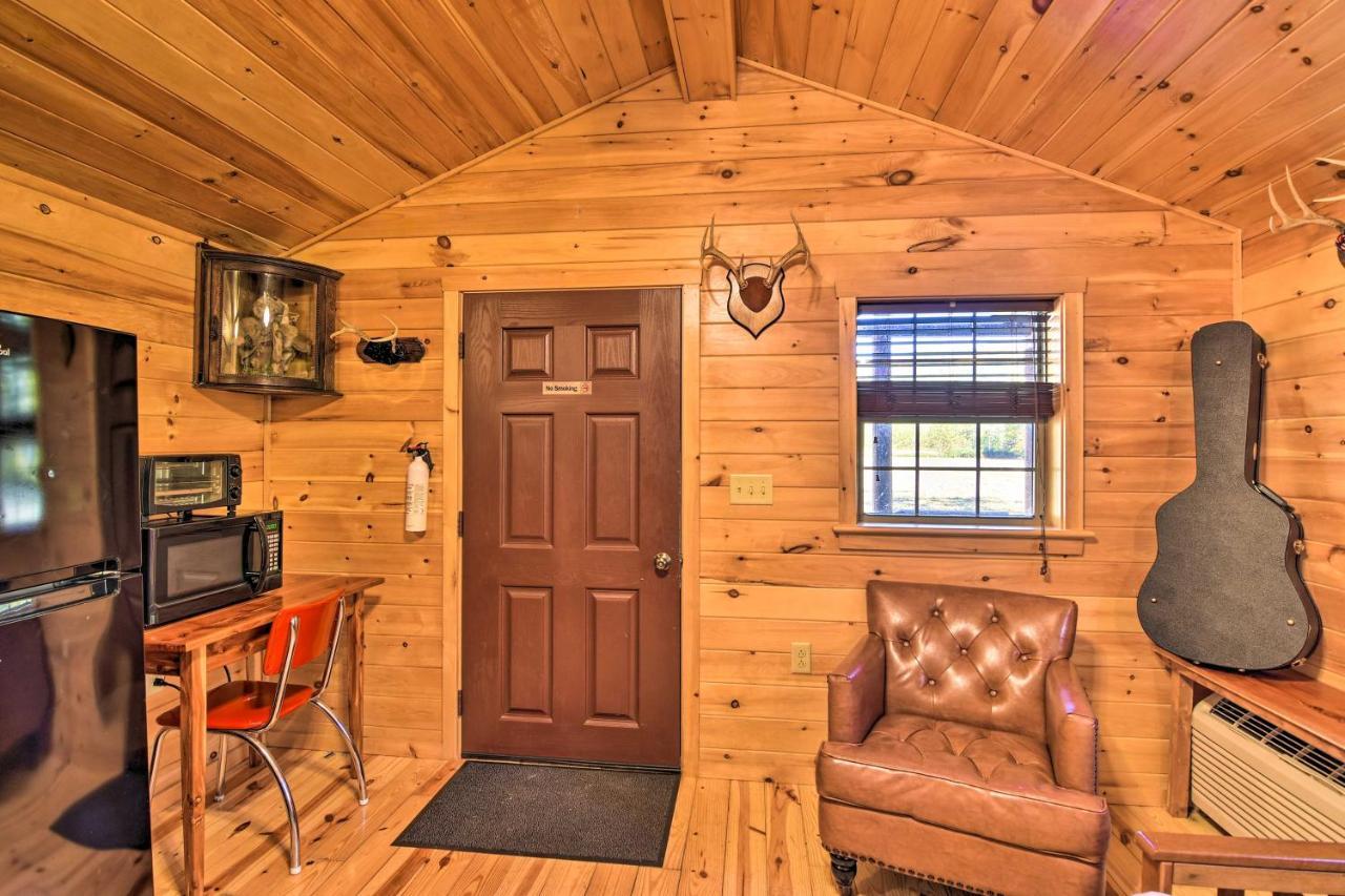 Rural Cabin Hideaway With Fire Pit And Mtn Views! Parsons Bagian luar foto